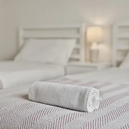 Modern 2-bedroom Flat In Centre, Near Galsgow 公寓 *