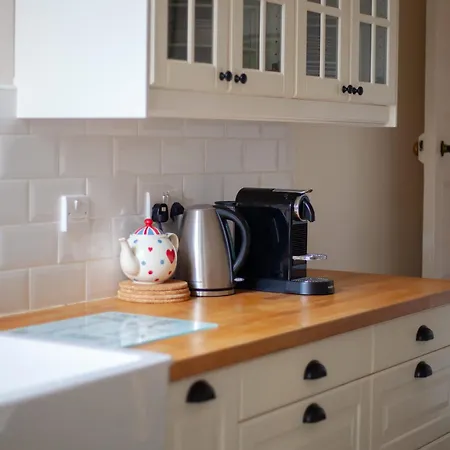 Mansion Flat With Turret Views, Sunsets, Close To Transport Daire