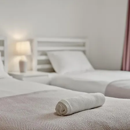 Modern 2-bedroom Flat In Centre, Near Galsgow *