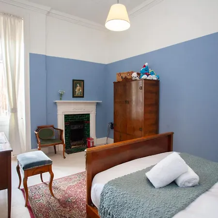 Mansion Flat With Turret Views, Sunsets, Close To Transport Daire