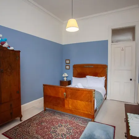 Elegant Victorian In Glasgow's West End Apartment