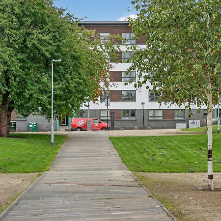 Modern 2-bedroom Flat In Centre, Near Galsgow