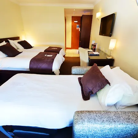 Glynhill & Near Airport Hotel 4*