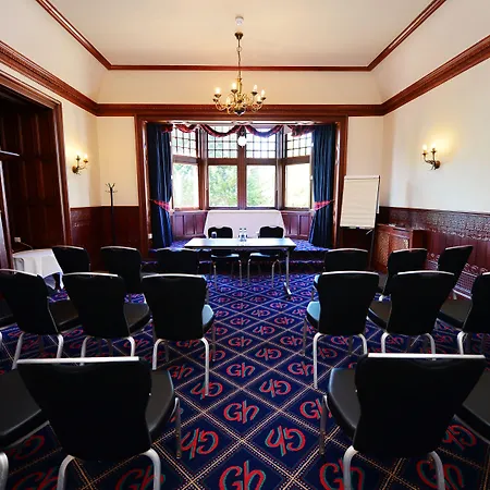 Ξενοδοχείο Glynhill & Near Airport 4*