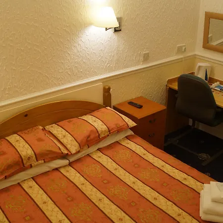 The Hampton Court Hotell 3*