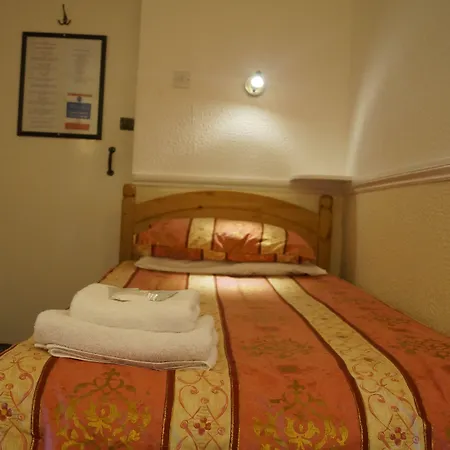 The Hampton Court מלון 3*