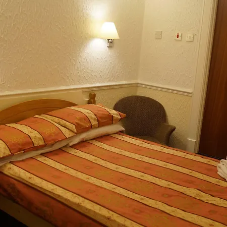 The Hampton Court Hotell 3*