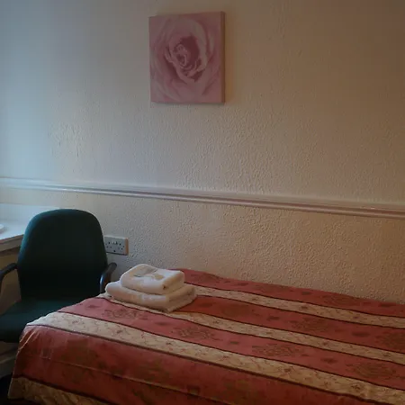 The Hampton Court 3*