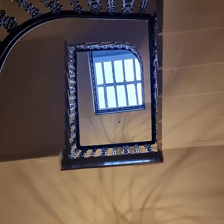 The Hampton Court Hotell Glasgow