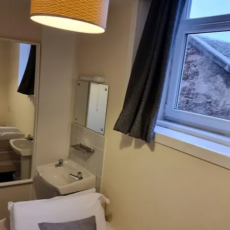 מלון The Hampton Court 3*