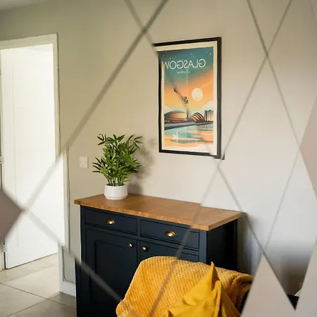 וילה Juststay - 3 Bedroom Luxury With Free Parking