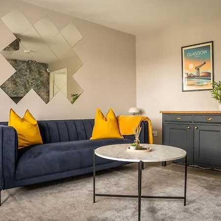Modern 3br With 3 Bathrooms, Garden & Free Parking Villa *