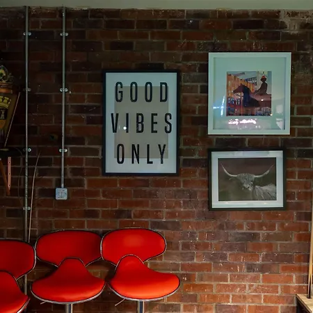 Barraston Farm بيت للعطل