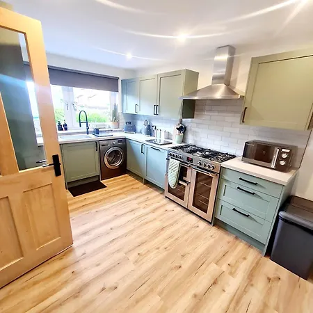 Urban 4br House - Central-free Parking-no Party *