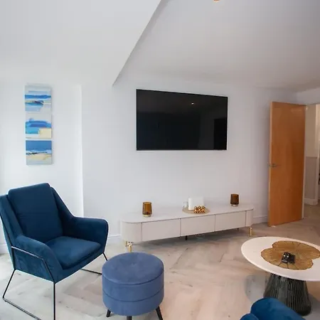 Newly Renovated 3 Bedroom Modern House * 格拉斯哥