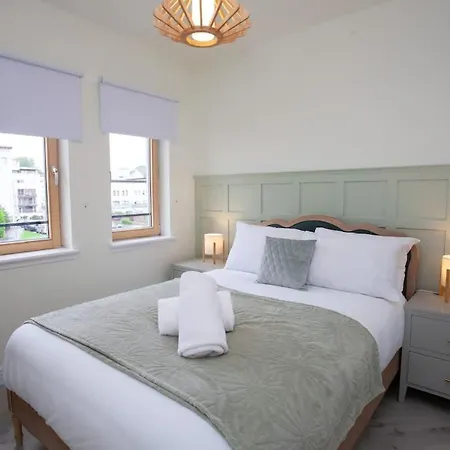 別荘 Newly Renovated 3 Bedroom Modern House *