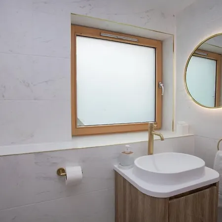 Newly Renovated 3 Bedroom Modern House グラスゴー