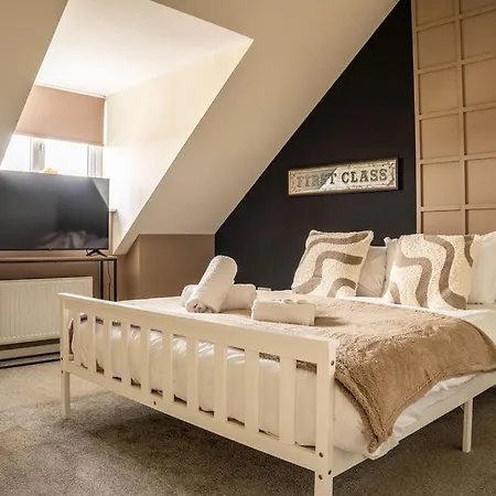 Βίλα Modern 3br With 3 Bathrooms, Garden & Free Parking