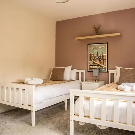 Modern 3br With 3 Bathrooms, Garden & Free Parking Glasgow