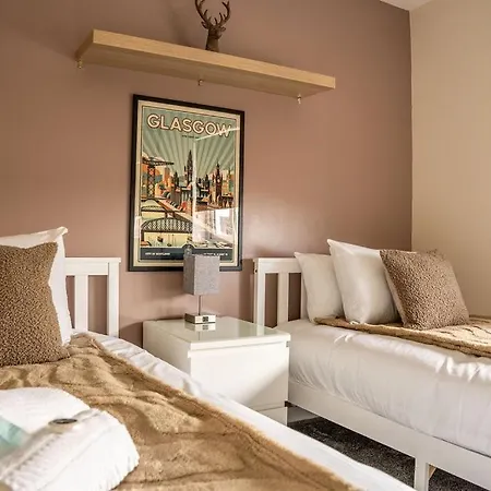 Juststay - 3 Bedroom Luxury With Free Parking