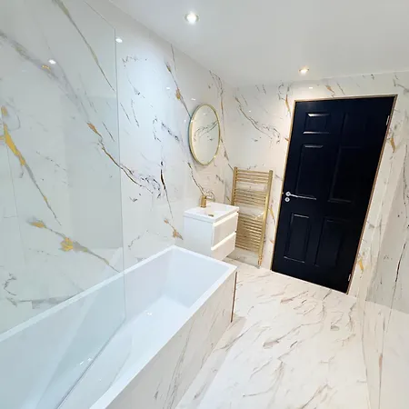 Stylish & Sleeps 7 - Free Parking - Walking Distance To & West End Apartman