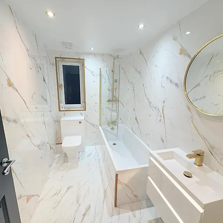 Stylish & Sleeps 7 - Free Parking - Walking Distance To & West End Apartman *