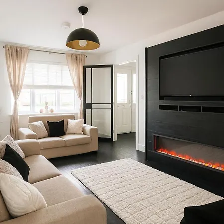 Appartamento 3br Detached Home, Driveway & Large Rear Garden *