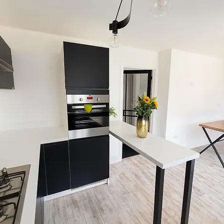 3br Detached Home, Driveway & Large Rear Garden * グラスゴー