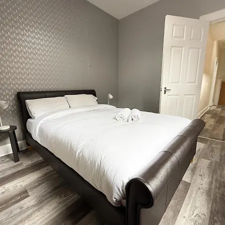 Newly Refurbished شقة