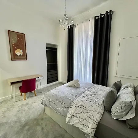 Three Bedroom In Centre