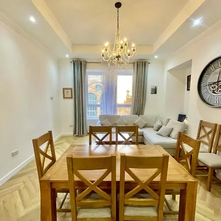 Three Bedroom In Centre