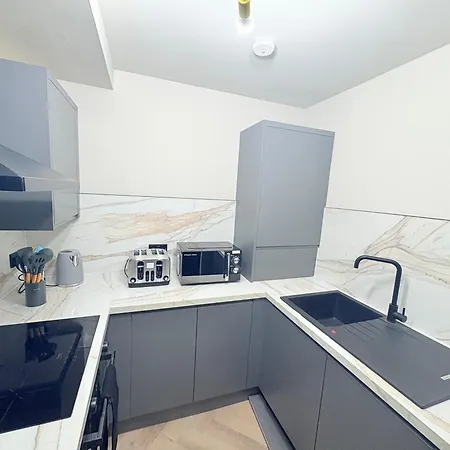 F2 2br Free Parking Walk Dis Apartment