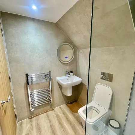 Three Bedroom In Centre شقة