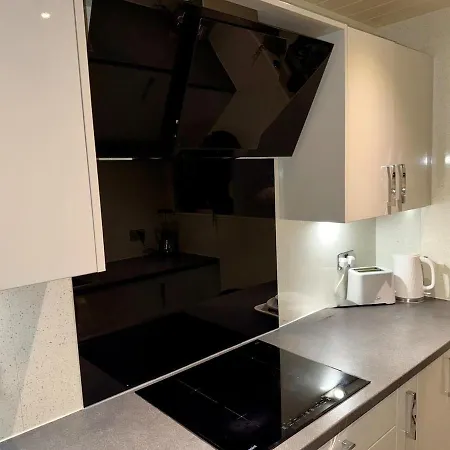 Likewise Modern Two Bedrooms For 4 In Area * 글라스고