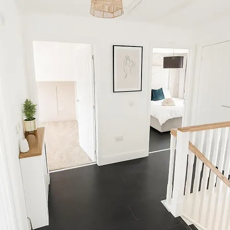 Appartamento 3br Detached Home, Driveway & Large Rear Garden Glasgow