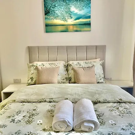 Apartment Three Bedroom In Centre Glasgow