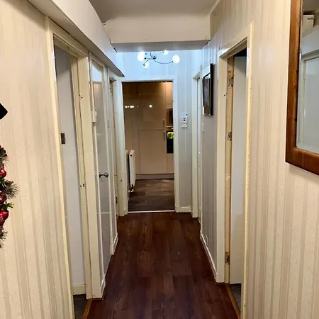 Likewise Modern Two Bedrooms For 4 In Area