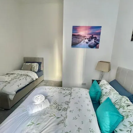 Three Bedroom In Centre * غلاسغو