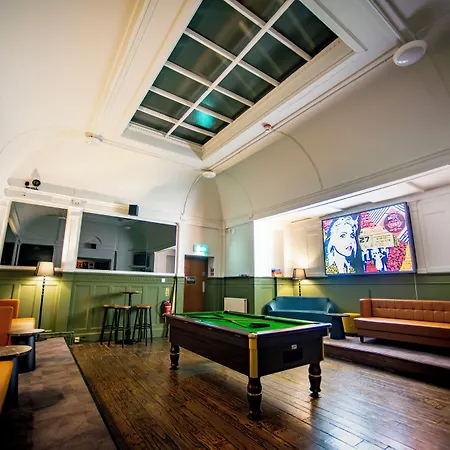 Youth * גלאזגו