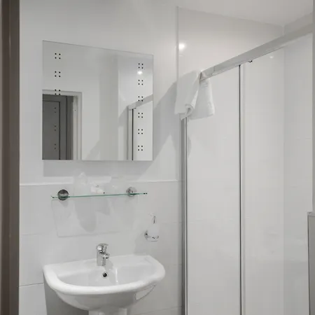 Royal West End 3*
