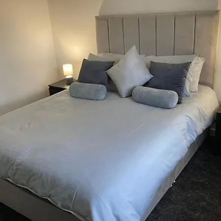 Modern And Stylish 3 Bedroom 2 Bathroom West End House With Free Wifi And Parking Glasgow