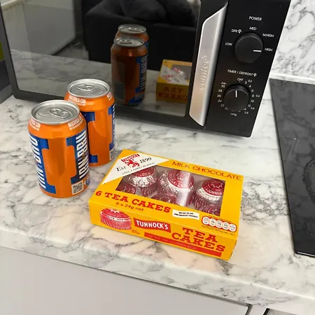 Cozy 3 Bed Home, Free Parking 8 Min To Centre