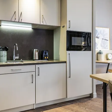 Adagio Aparthotel 4*