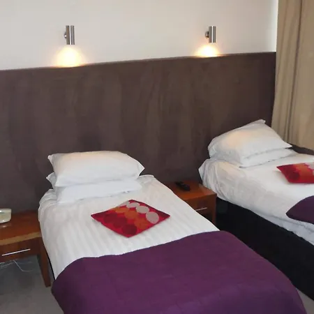 Sandyford מלון 3*