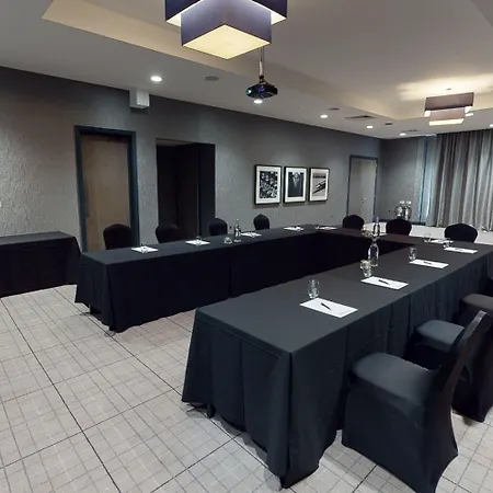 Village 4* Glasgow