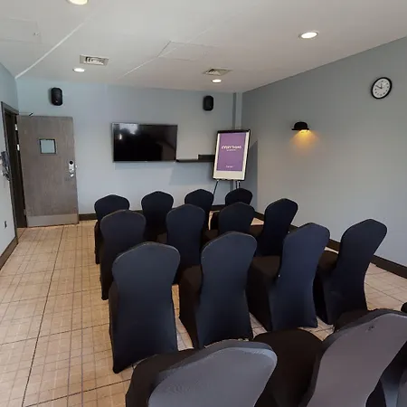 Village 4* Glasgow