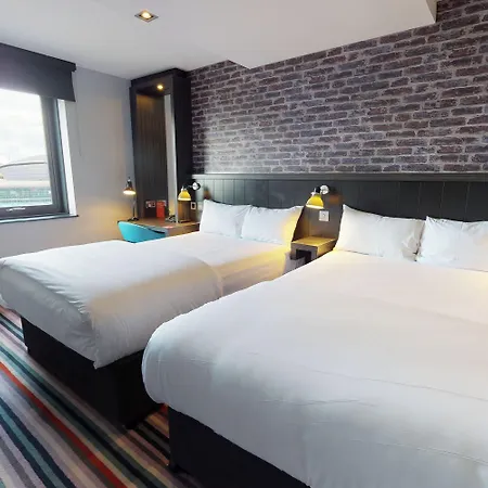 Village Otel Glasgow