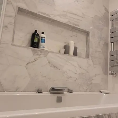 3 Bedroom Sleeps 6 Free Parking גלאזגו