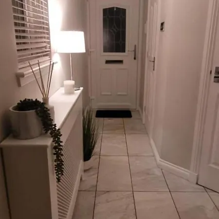 3 Bedroom Sleeps 6 Free Parking גלאזגו