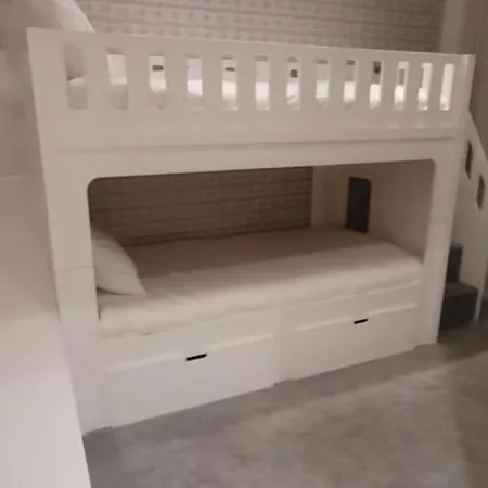 בית נופש 3 Bedroom Sleeps 6 Free Parking